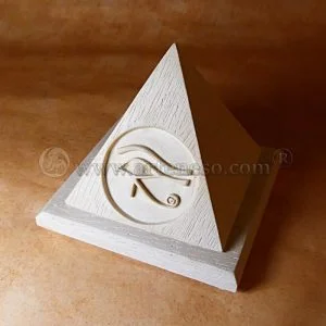 Pyramidion Oudjat (Oeil gauche d&rsquo;Horus) ©