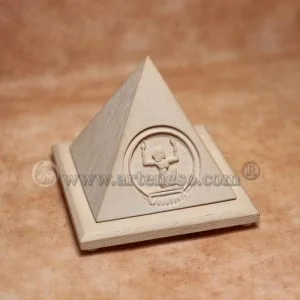 Pyramidion Isis ©